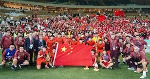 世体：今夏巴萨要引进一名前锋，目标包括伊萨克和迪亚斯