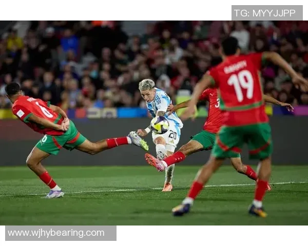 0.7秒三分绝杀！布克神了！#篮球